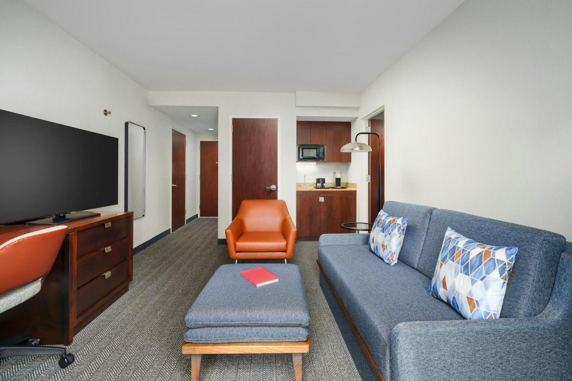 One-Bedroom King Suite Sofa Bed Balcony,1697829593:JPEG